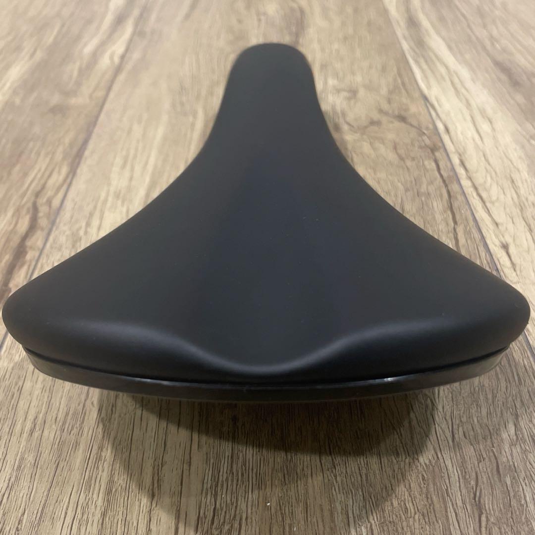 Fabric SCOOP RACE SHALLOW サドル チタン142mm