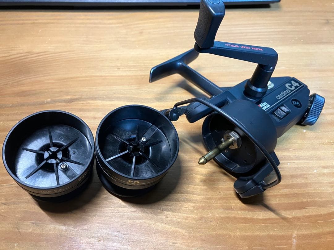 Abu Garcia カーディナルC4 (替スプール付) リアドラッグ搭載