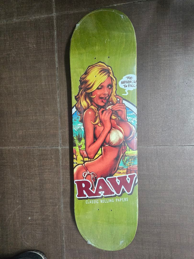 RAW スケートボードデッキ 女性イラスト
