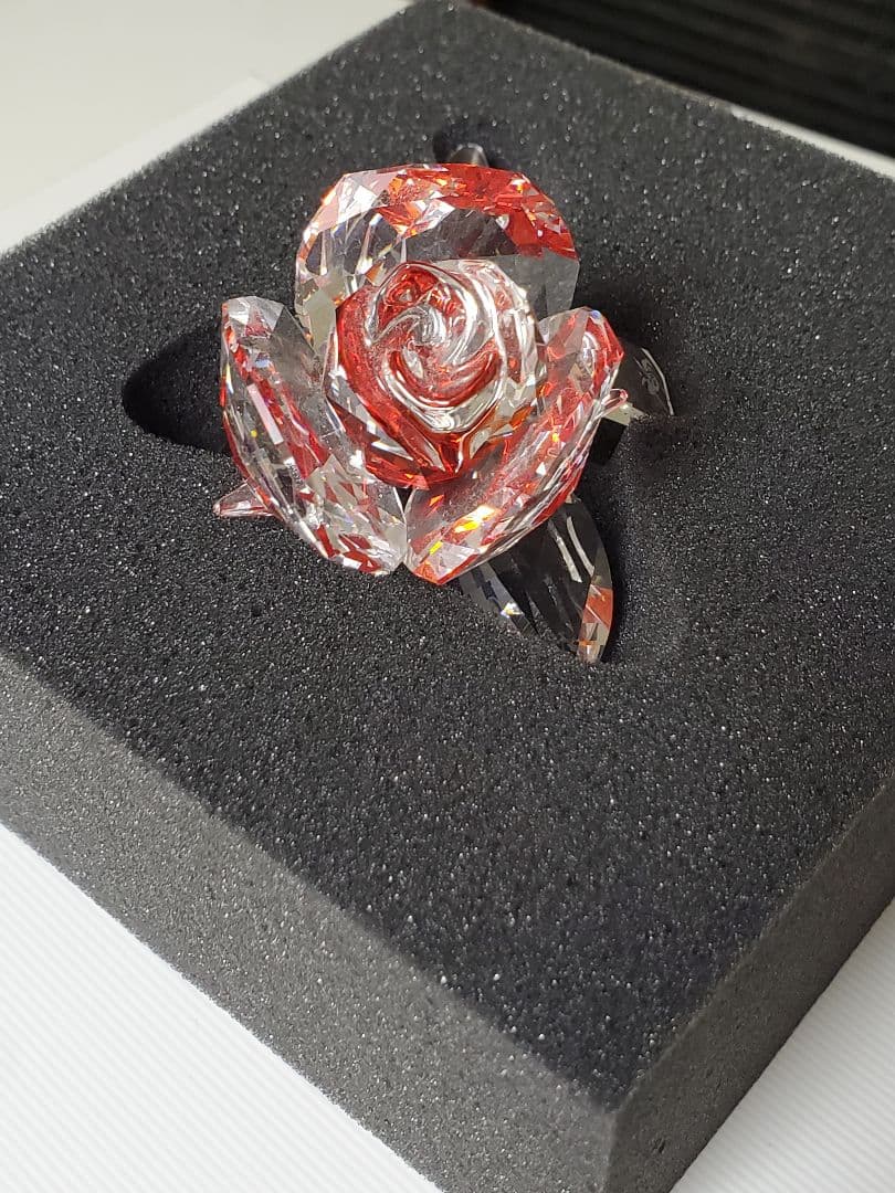 SWAROVSKI／クリスタルローズ BLOSSOMING ROSE, RED
