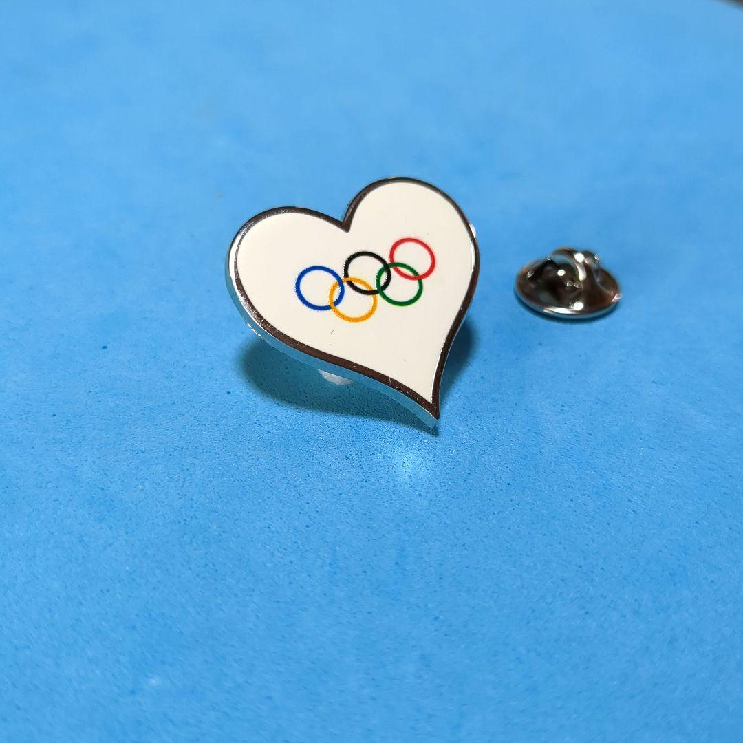 東京オリンピック　IOCのピンバッジ？