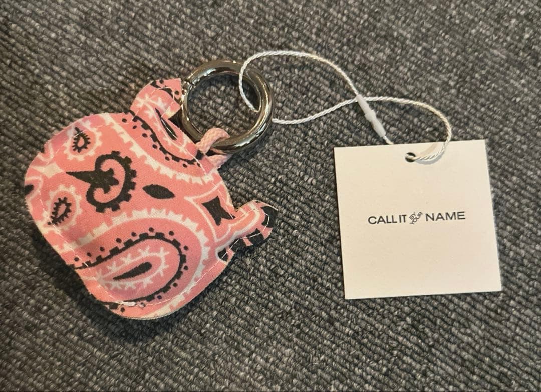 CALL IT NAME ピンクのブタさんキーリング
