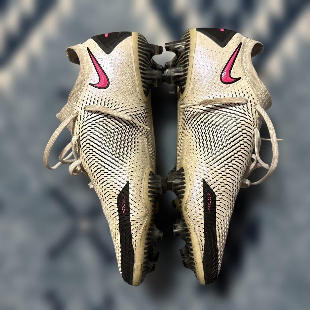Nike サッカースパイク　FG ファントムGT ホワイト/ピンク