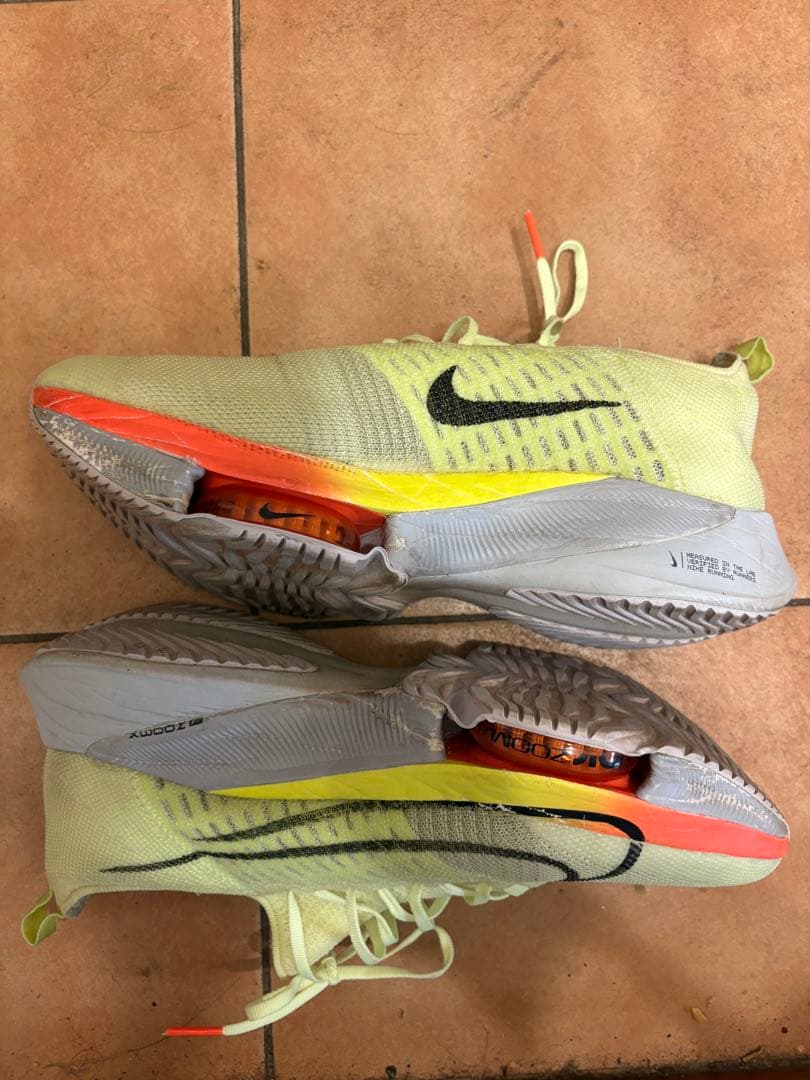 美品　NIKEエアズームテンポネクスト%フライニット27.5イエロー中上級者向け