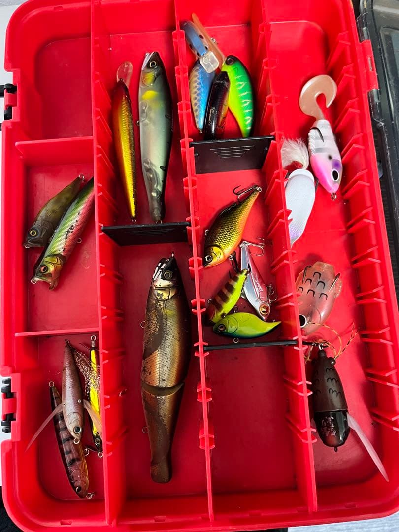 バスルアー　早い者勝ち☆激安☆バス釣り引退☆人気☆ルアー色々☆BOX付き☆処分品