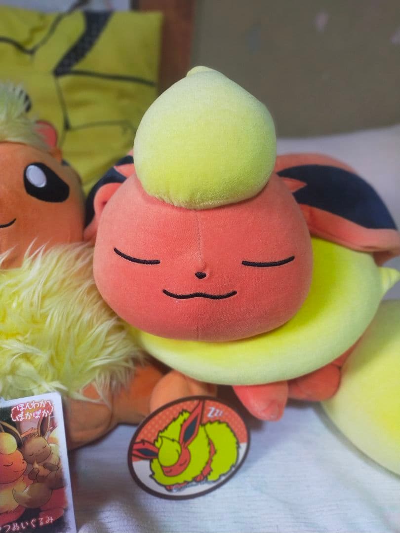 ブースターすやすやぬいぐるみとハンドマフぬいぐるみ