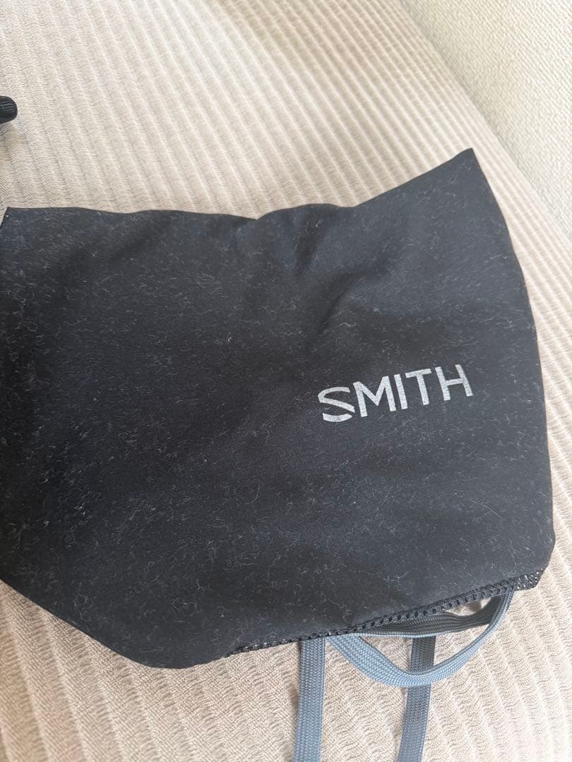 SMITH マットブラック ヘルメット 通気孔付き