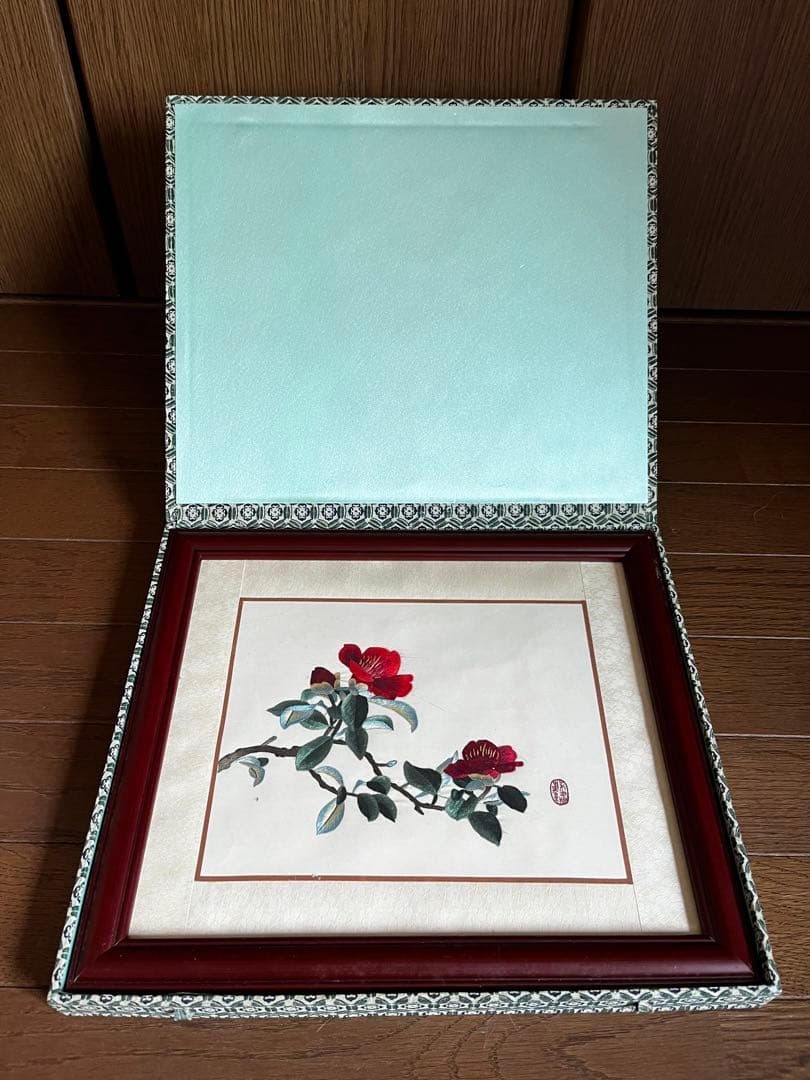 ★未使用★刺繍画　椿(?)  アンティーク　額縁付　額装