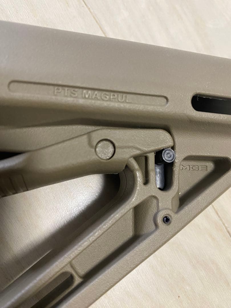 MAGPUL PTS MOE 実物　ストック　TANカラー　+チークライザー付き