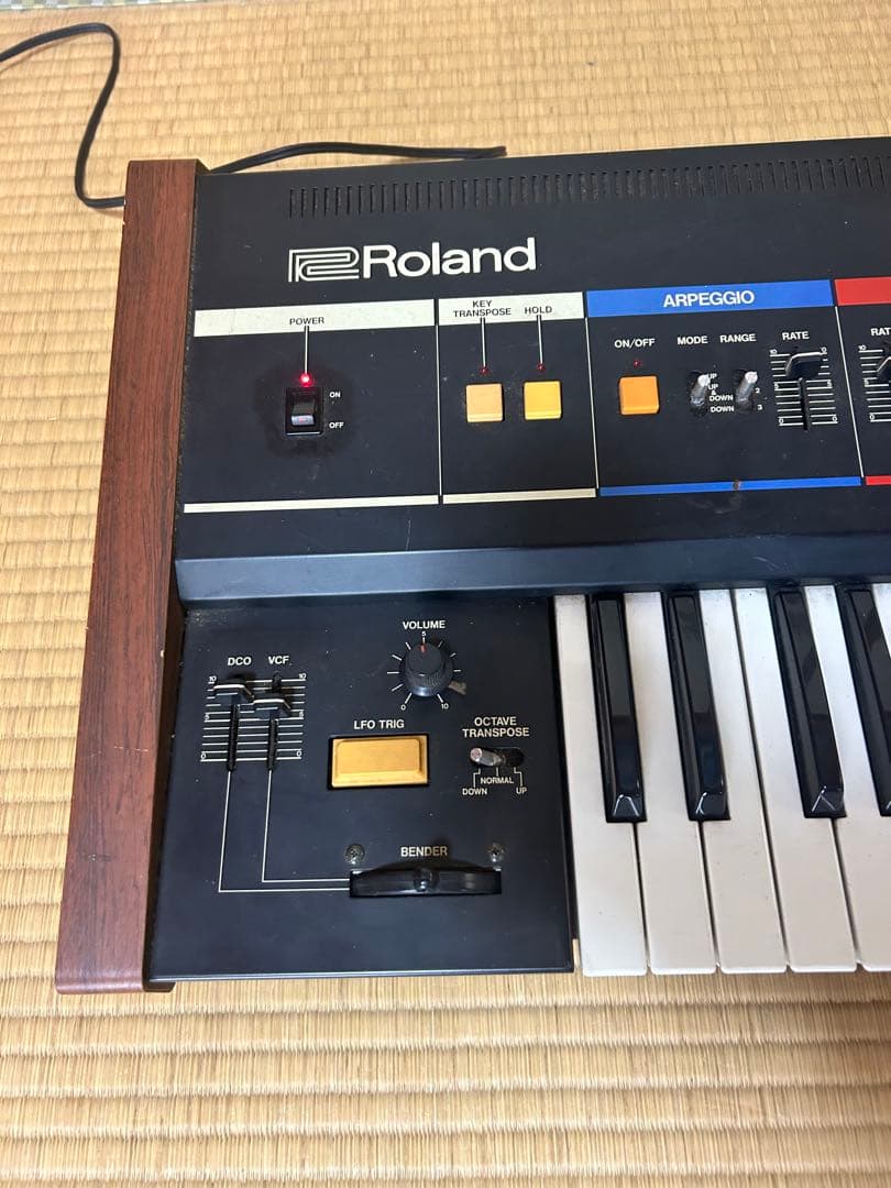 ローランド JUNO-6 シンセサイザー