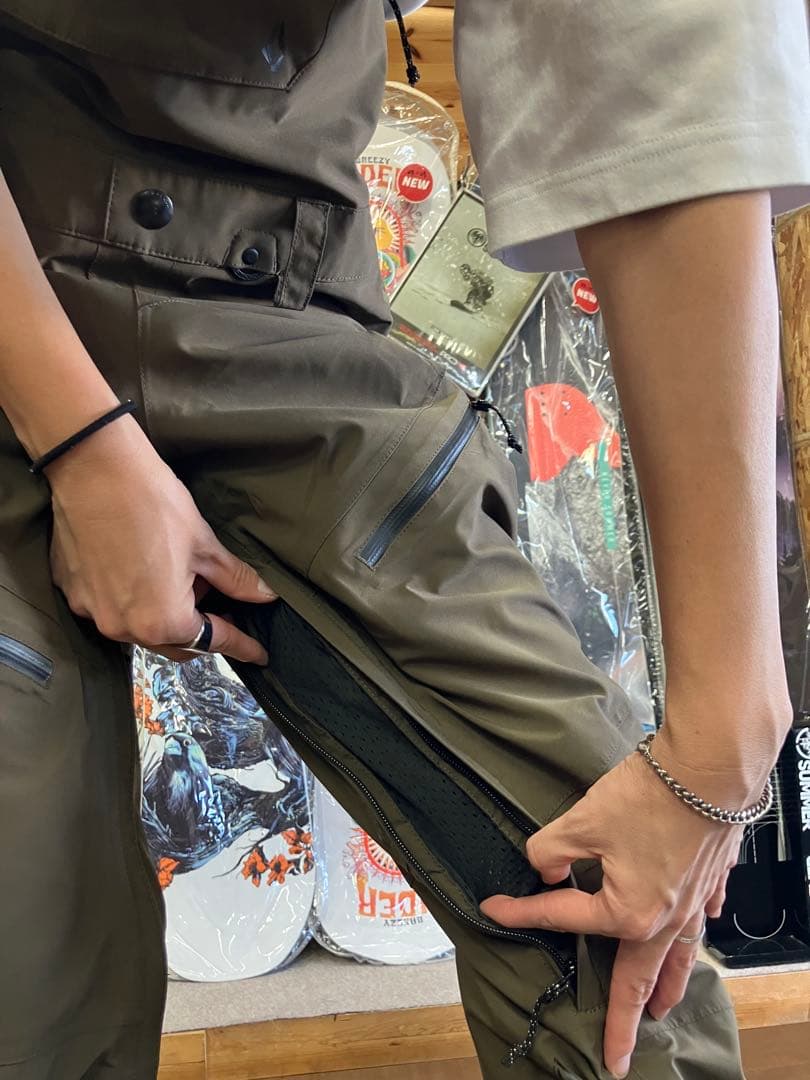 【USED】 VOLCOM ポルコム スノーボードウェア　ビブパンツ