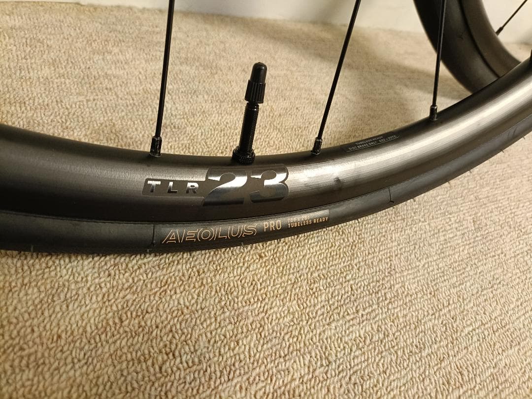 Bontrager Paradigm 700C TLR チューブレス対応＋おまけ