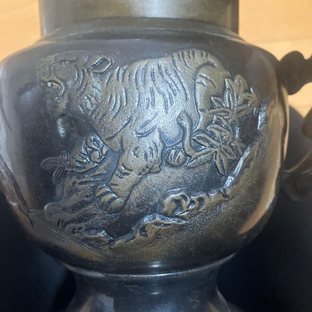 薄端 唐銅 龍 虎 模様　三脚 伝統工芸縁起物