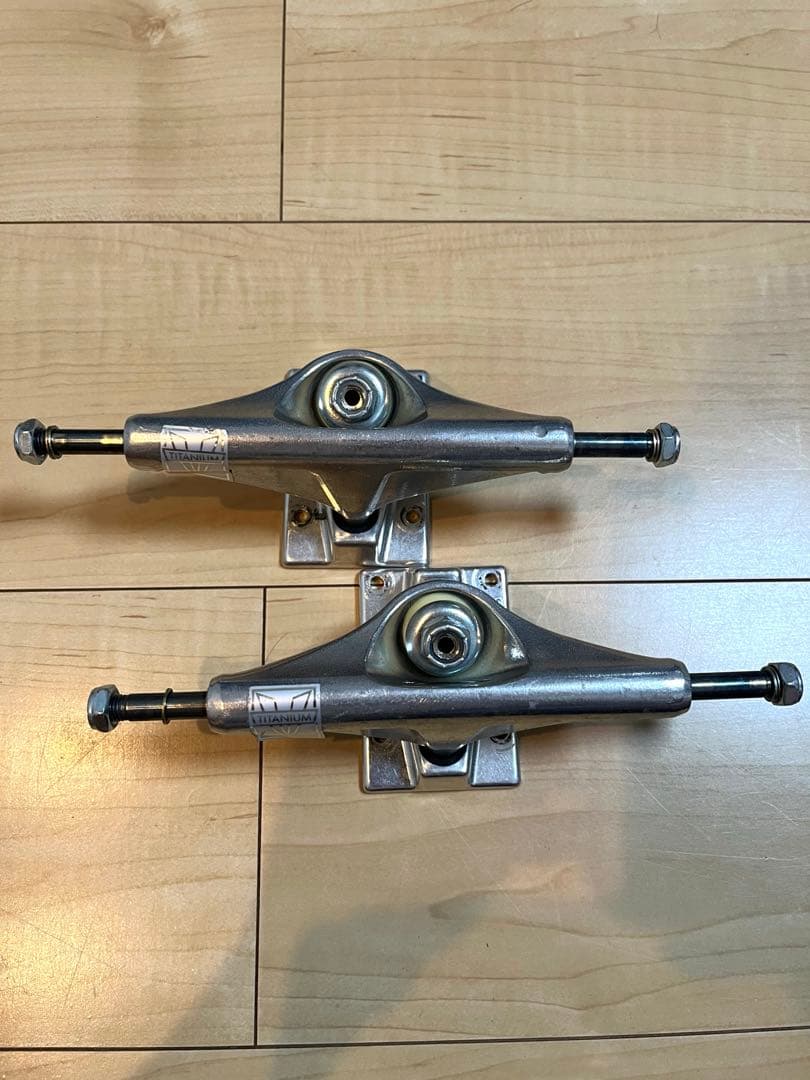 【超美品】VENTURE TRUCK V-TITANIUMS 5.2 HI