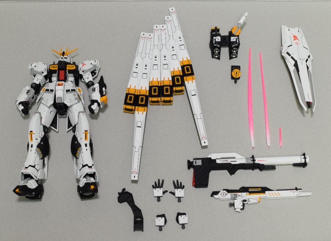 塗装済完成品 RGニューガンダム
