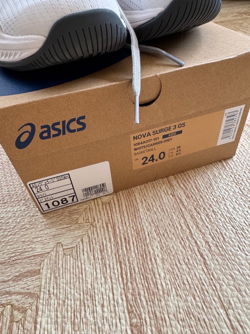 ASICS NOVA SURGE 3GS 24.0cmホワイト/グレー　ジュニア