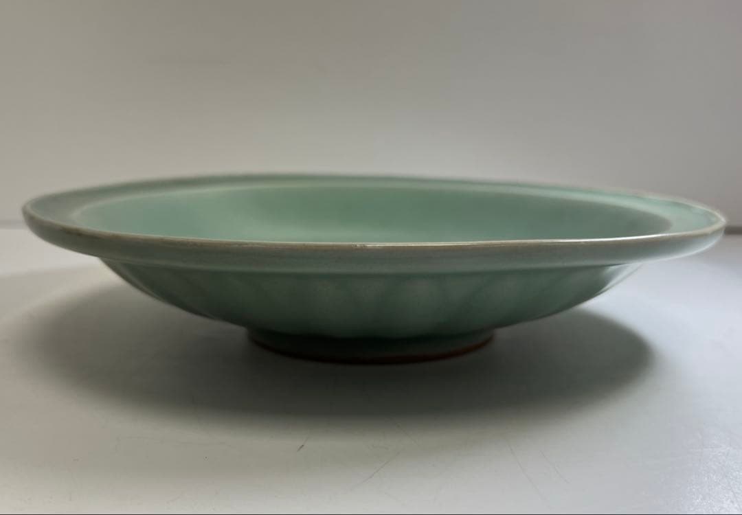 中国明時代　竜泉窯　魚文大皿　直径約25㎝　東Y8-0408☆2Fトヒルウ