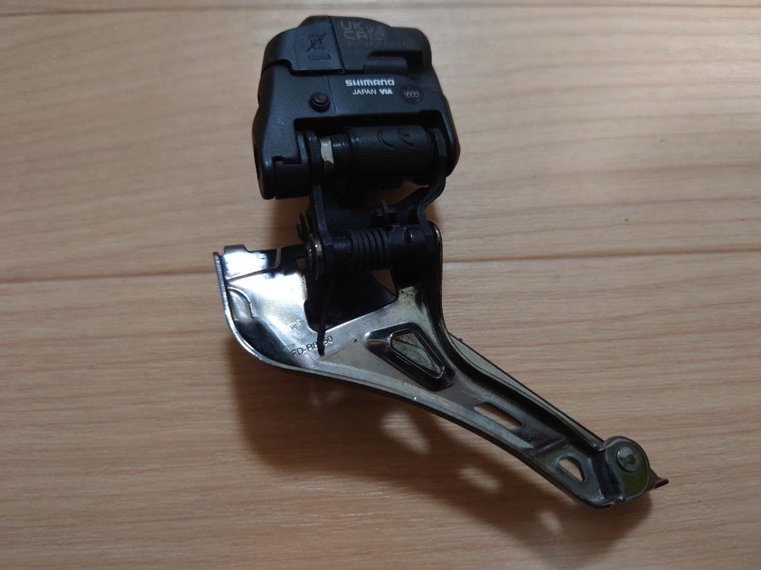 Shimano Ultegra FD-8150フロントディレイラープラグカバー付