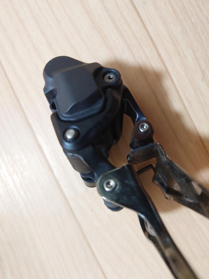 Shimano Ultegra FD-8150フロントディレイラープラグカバー付