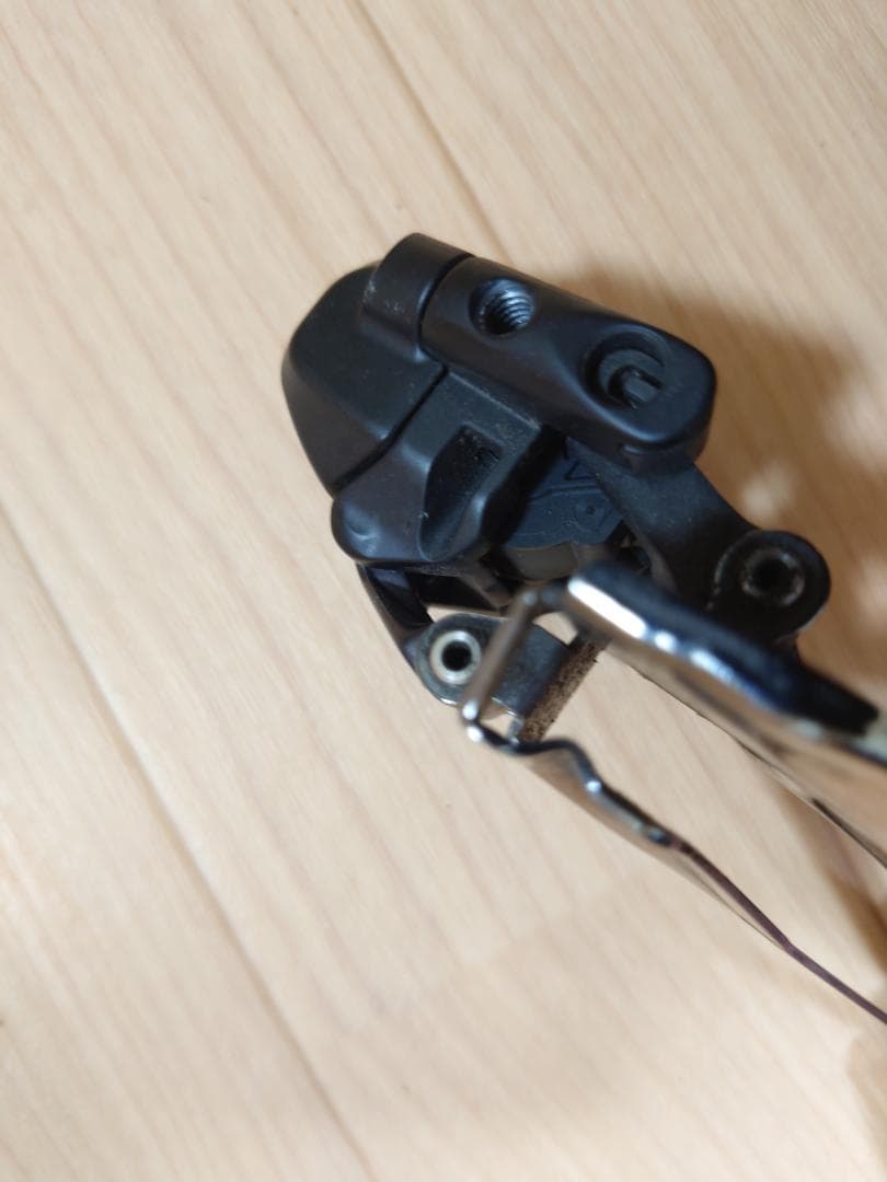 Shimano Ultegra FD-8150フロントディレイラープラグカバー付
