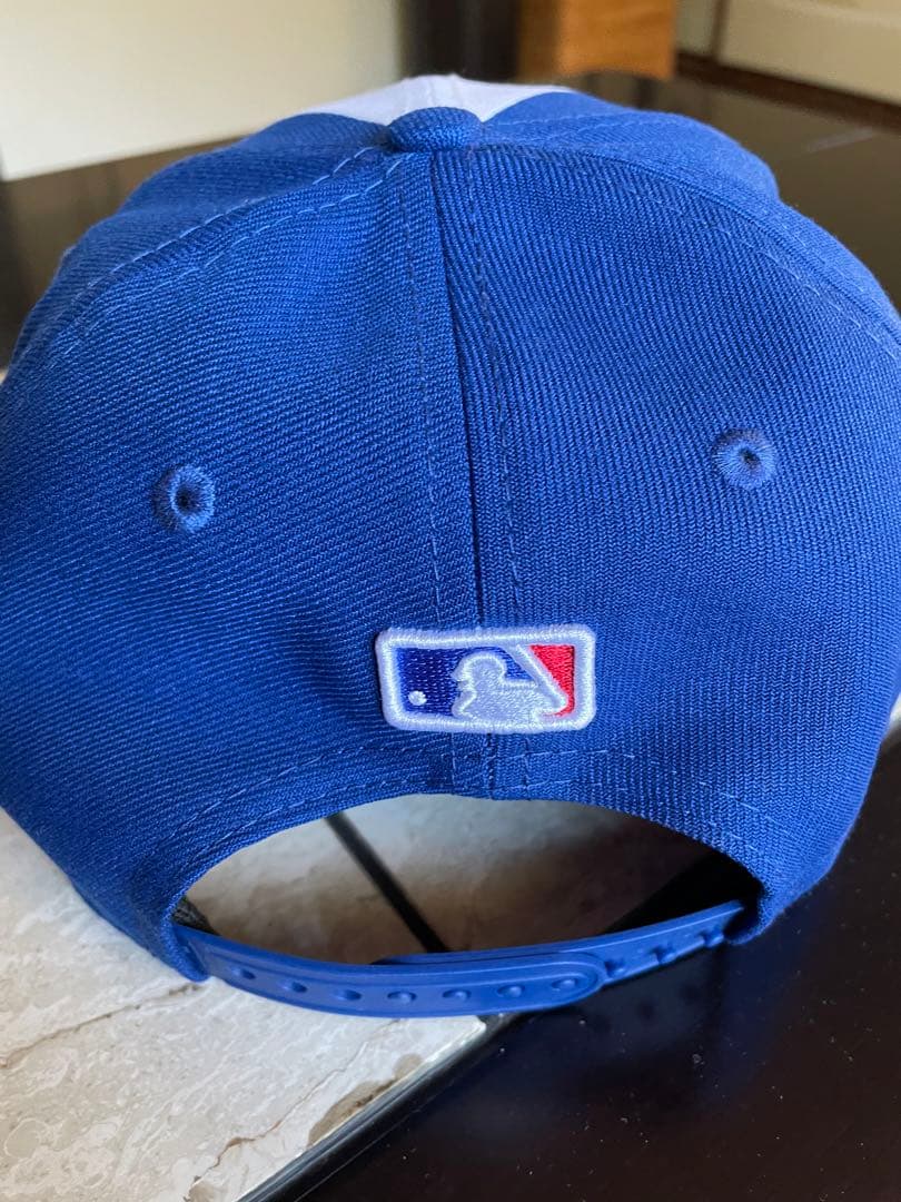 MLB公式アトランタ・ブレーブス のフード付きパーカーとキャップ