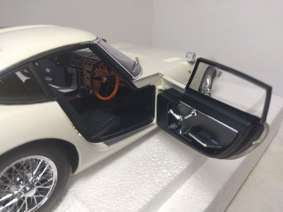 2825　オートアートトヨタ2000GT ワイヤースポーク