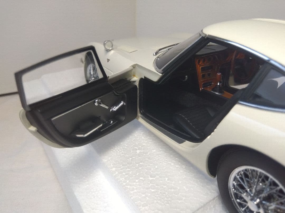 2825　オートアートトヨタ2000GT ワイヤースポーク