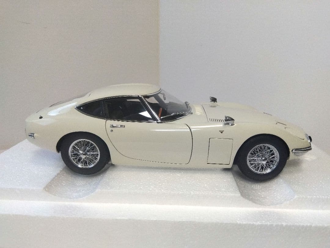 2825　オートアートトヨタ2000GT ワイヤースポーク