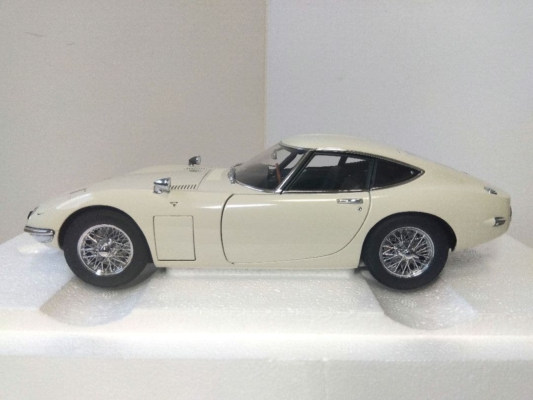 2825　オートアートトヨタ2000GT ワイヤースポーク