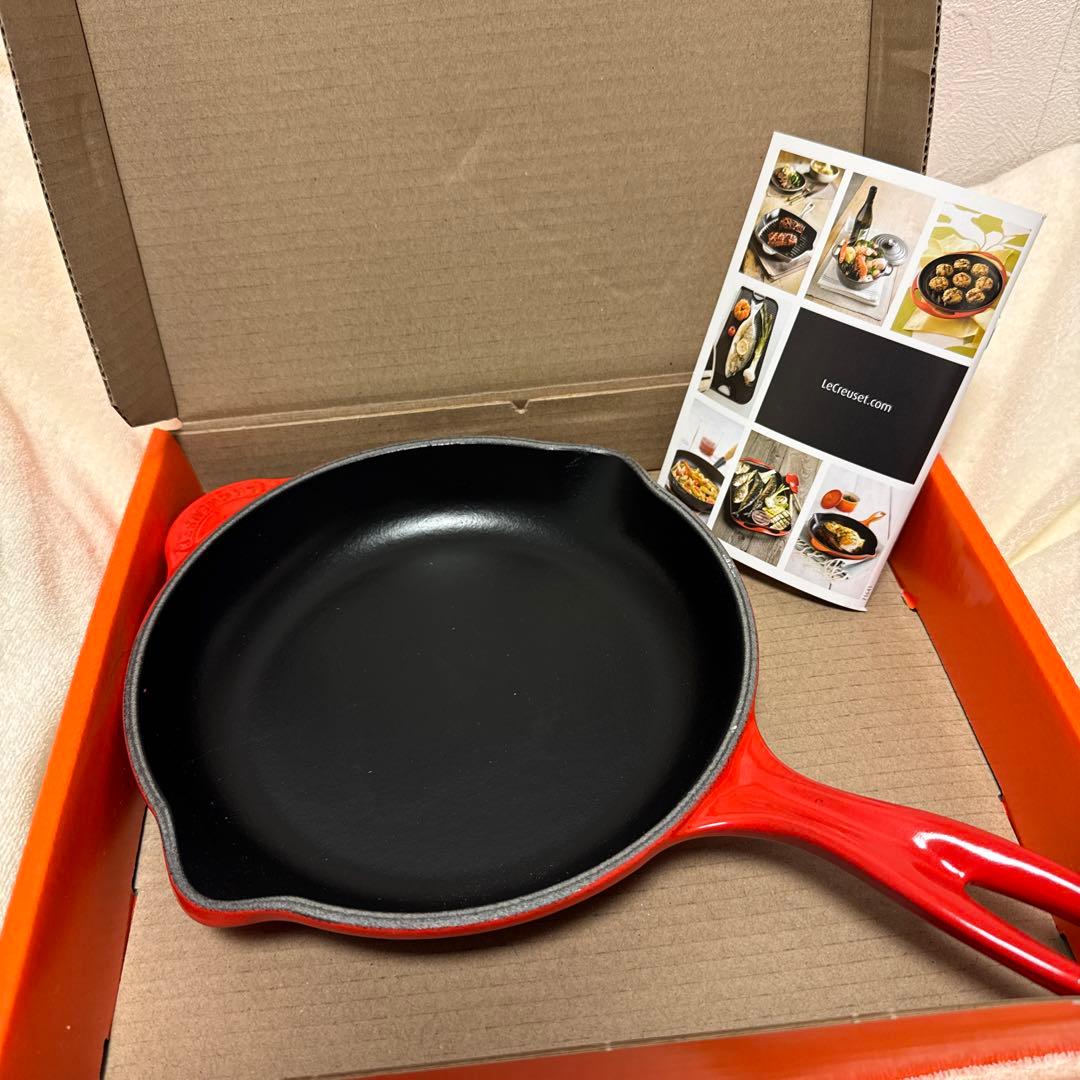 ルクルーゼ　スキレット　チェリーレッド 約20cm 新品