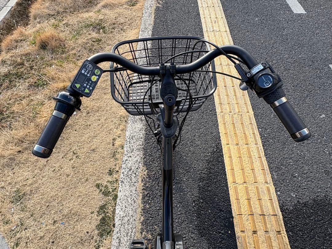 中古20㌅ブリヂストン電動アシスト自転車　8.7Ah 大阪　054