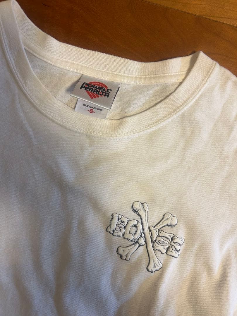骨のクロスボーンプリント Tシャツ S