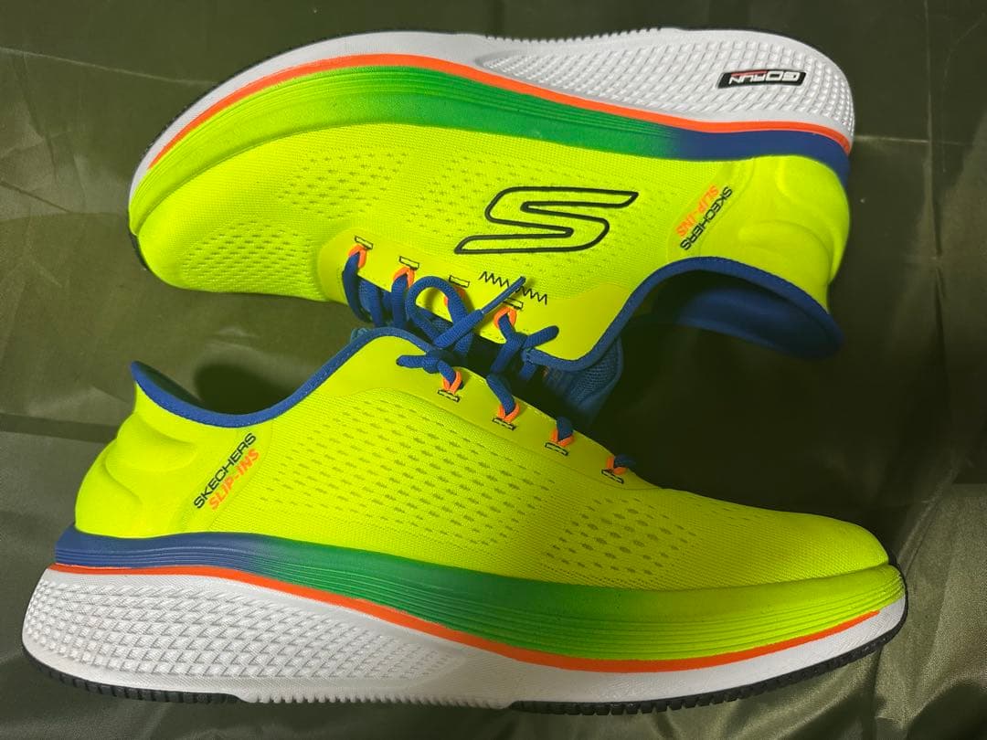 美品　SKECHERS GO RUN 軽量シューズ 27.5cm