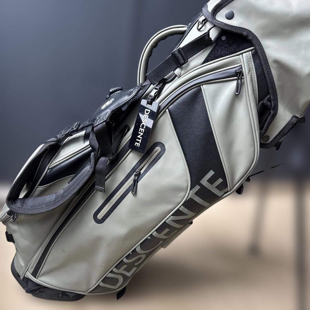【美品】定価60,500円　デサントゴルフ　メンズ　キャディバッグ