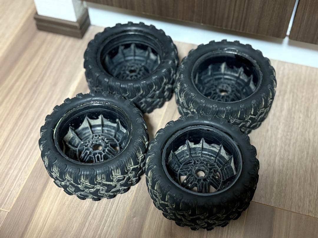 トラクサス　タイヤ　MAXX 純正　3.3 京商　ARRMA
