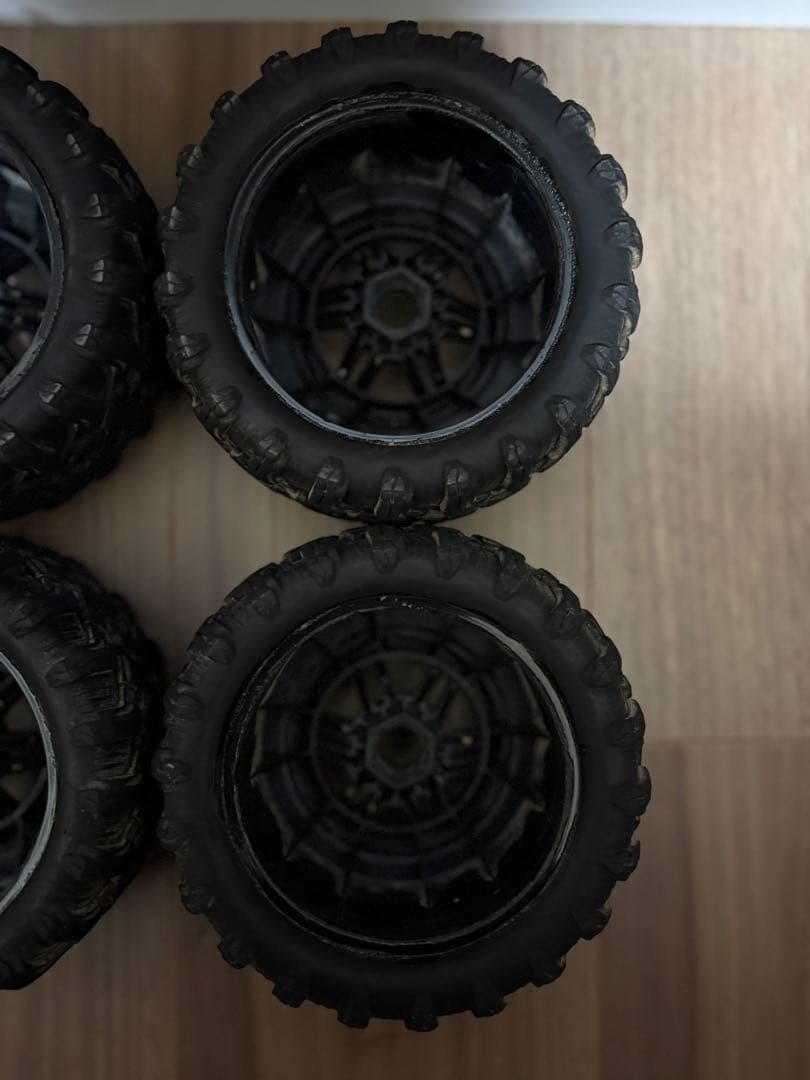 トラクサス　タイヤ　MAXX 純正　3.3 京商　ARRMA