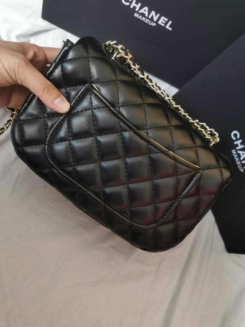 VIP ノベルティ ブラック レザー ショルダーバッグ