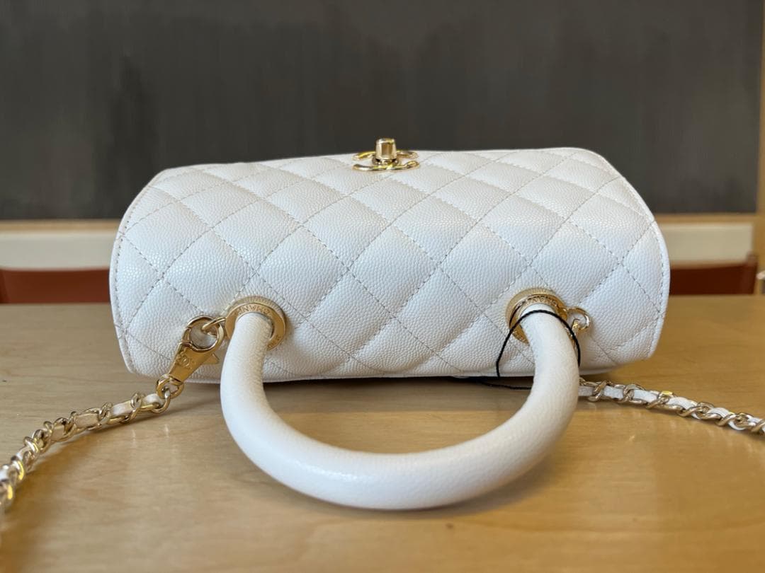 ノベルティ CHANEL ココハンドル チェーン付き ブラック ハンドバッグ