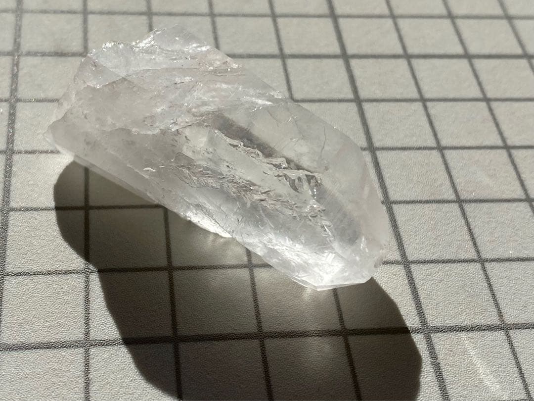 ライトニングクォーツ　天然石　雷水晶　自立　タビュラー　クリスタル