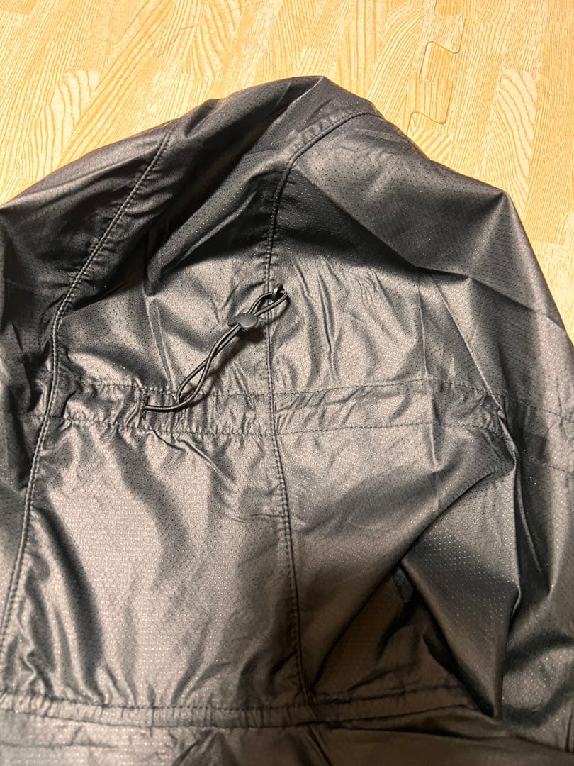 M☆新品☆ ナイキ　エッセンシャル フーデッド 軽量薄手ランニングジャケット