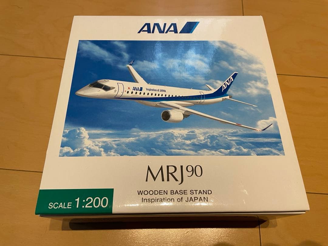 ANA MRJ90 1:200 プラモデル 木製ベース付き