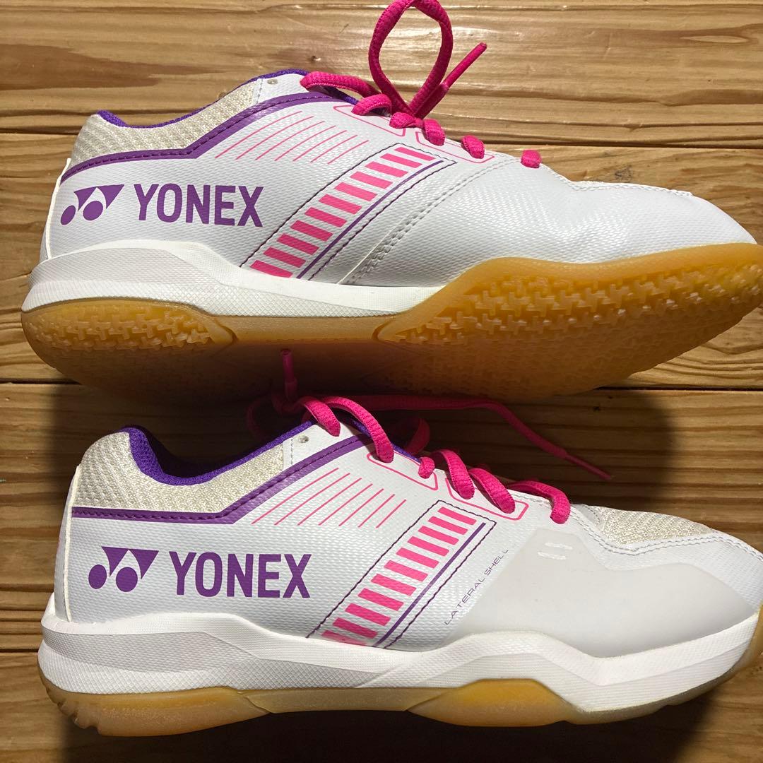 YONEX バドミントンシューズ ホワイト/ピンク/パープル