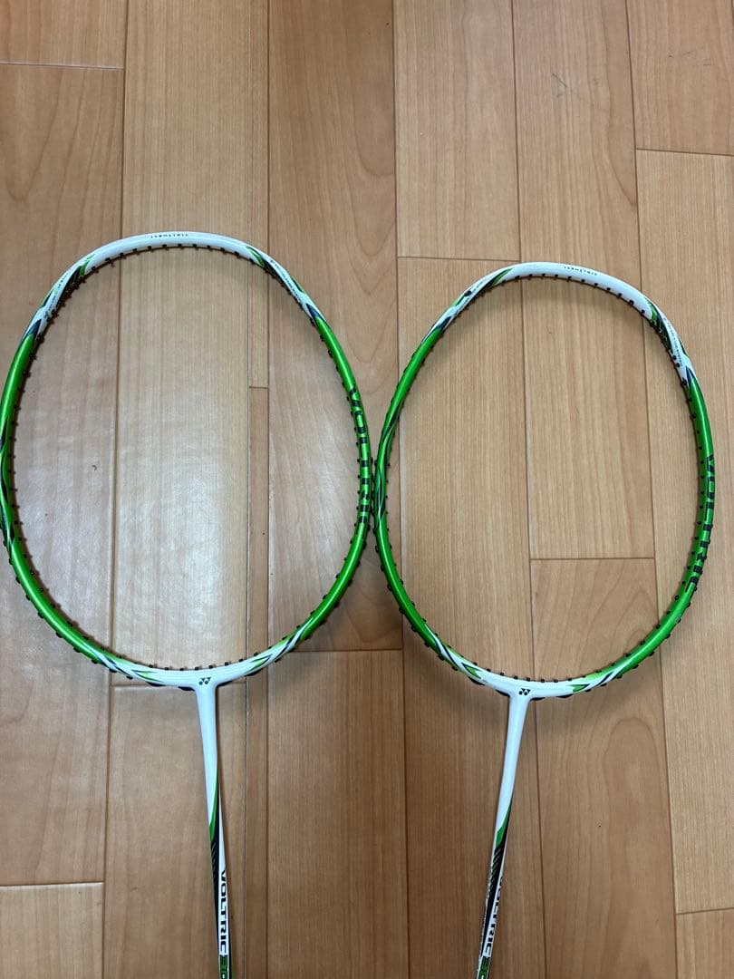 バドミントンラケット　VOLTRIC 30 2本セット
