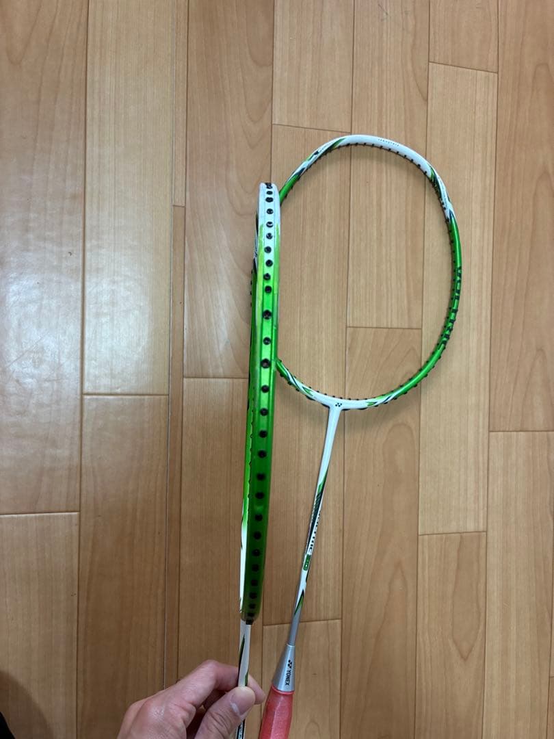 バドミントンラケット　VOLTRIC 30 2本セット