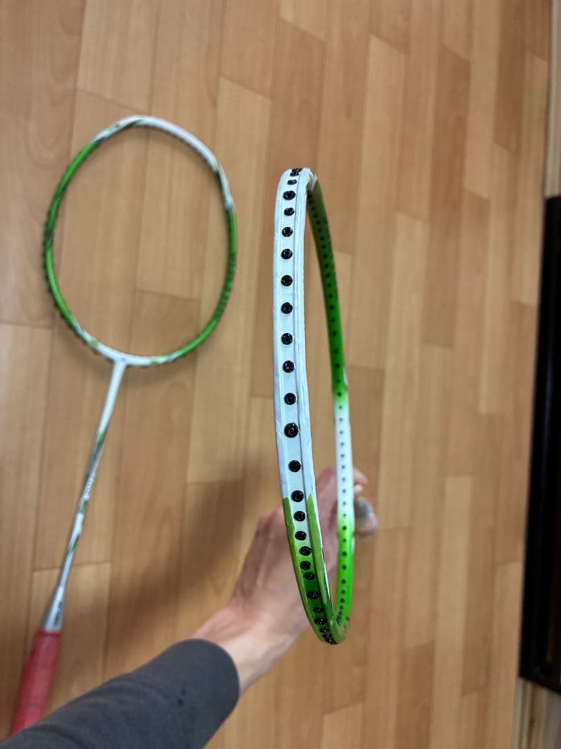 バドミントンラケット　VOLTRIC 30 2本セット