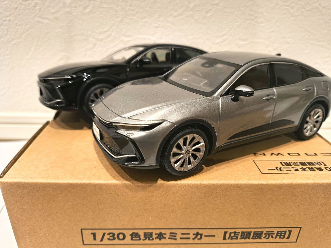 トヨタ 新型クラウン カラーサンプルミニカー【箱付き2台セット!!】