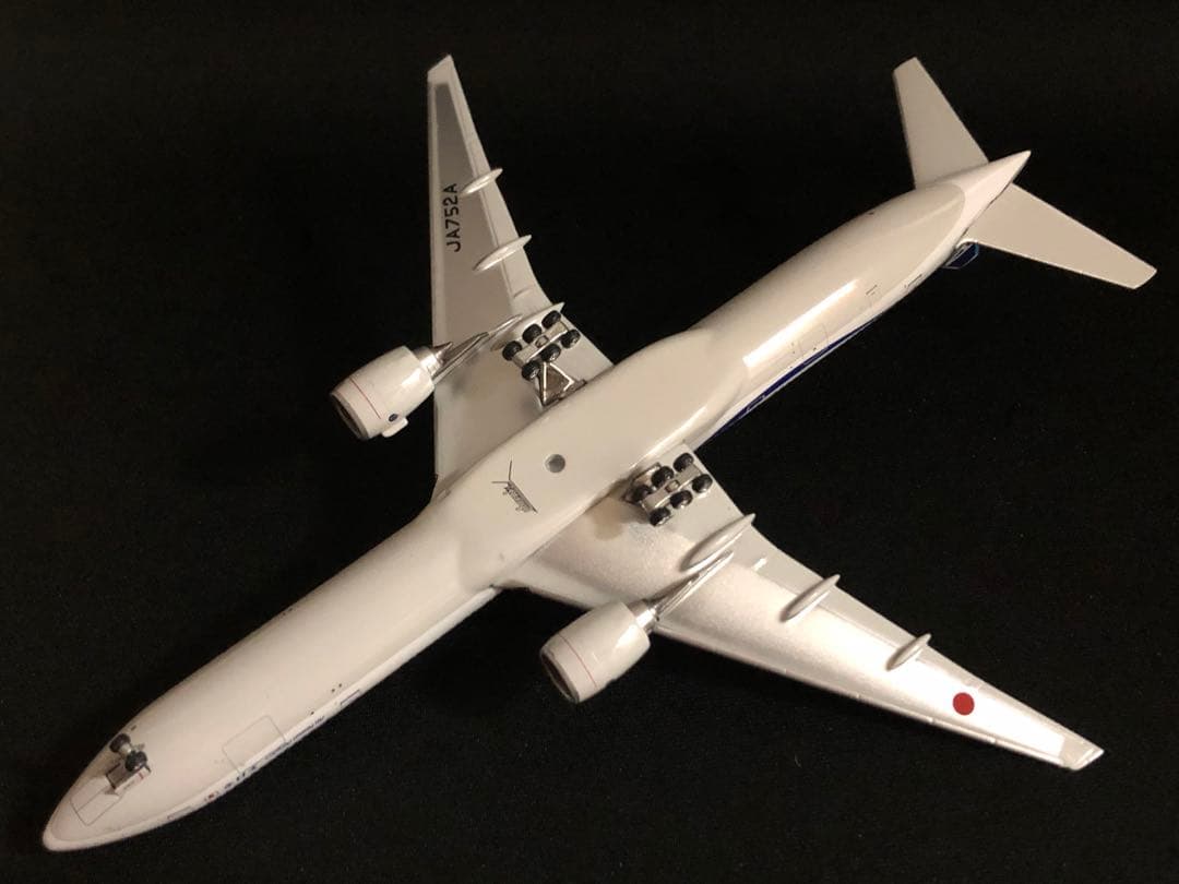 航空機・ヘリコプター ANA 777-300 JA752A