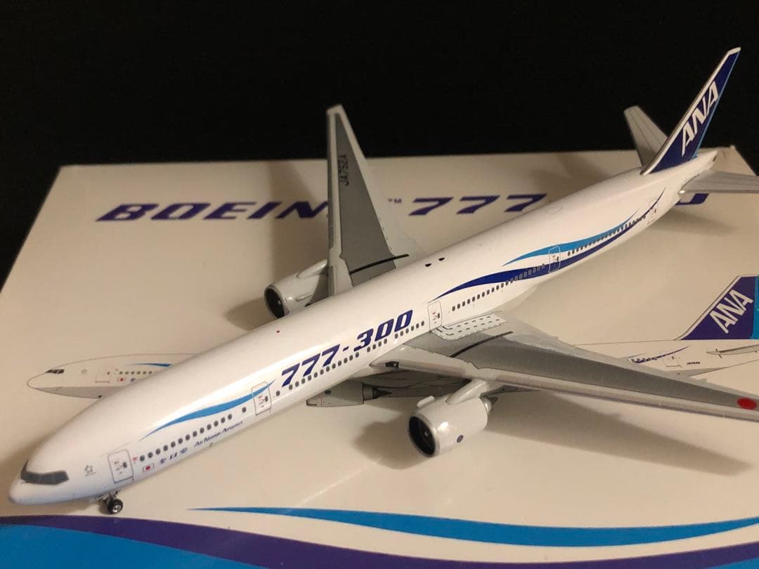 航空機・ヘリコプター ANA 777-300 JA752A