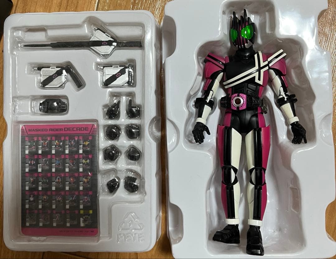 S.H.Figuarts(真骨彫製法) 仮面ライダーディケイド(ネオディケイド…