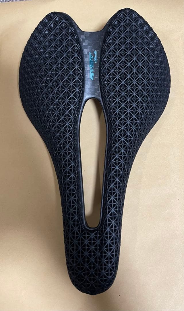 ハ*サ様 ryet 3Dプリントサドル　フルカーボン　値下げ要相談